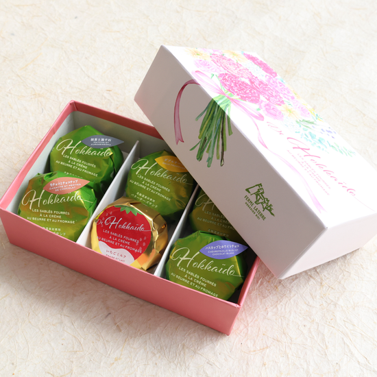 【期間限定母の日パッケージをご用意しました】北のごちそう「バターチーズサンド」いちごミルク入りアソート